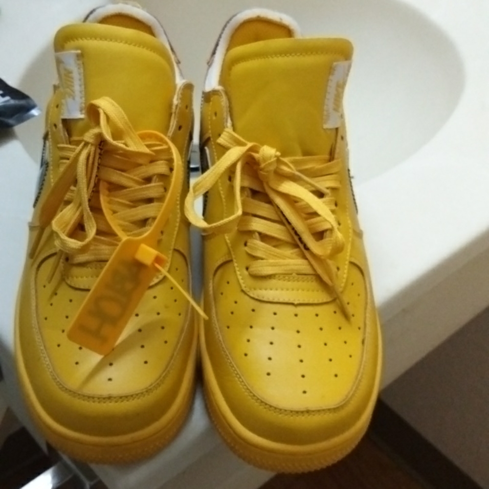 Brand New off whites limited edition/size 10 yellow - Picture 4 of 4